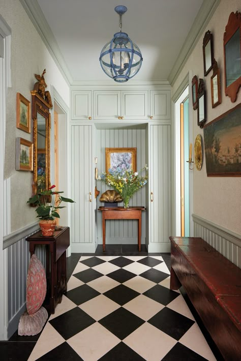 Country Meets City In This Cozy Downtown Manhattan Apartment Checkerboard Floor, Manhattan Apartment, Vintage Bathrooms, Luxe Interiors, Blue Living Room, Decoration Inspiration, Dream House Decor, Country Chic, Dream Home Design