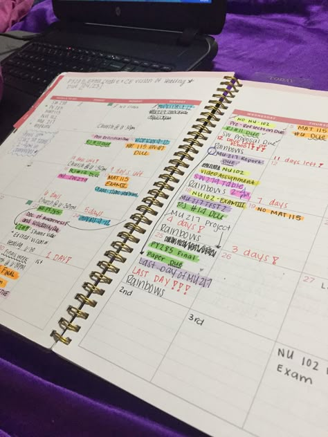 Last month of classes means my planner is a mess. I color code my classes to help stay more organized [sort of] College Planner Organization Color Code, Organized Binder For School, Color Coded Planner, College Organization Binder, Color Coding Planner, College Binder, Planner Organization College, Planner Organization Ideas, Classroom Organization Elementary