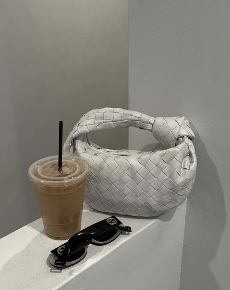 @paudictado / minimal / neutral / Bottega Veneta bag / Mini Jodie / white Bottega Veneta Jodie Mini, Mini Jodie Bag, Bottega Bag, Bottega Veneta Jodie, Mini Jodie, Bottega Veneta Bag, Bag Obsession, Bottega Jodie, Girly Bags