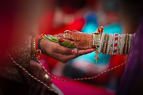 Indian Wedding Album Design, Marriage Stills, Wedding Symbols, Wedding Background Images, Wedding Stills, Marriage Photography, Mehendi Ceremony, Grunge Pictures, Indian Wedding Photography Couples