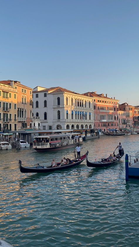 gondola ride in venice Gondola Boat, Venice Gondola, Gondola Ride, Venice Painting, Nothing Gold Can Stay, Boat Ride, Venice Italy, Oh The Places Youll Go, Travel Bucket List