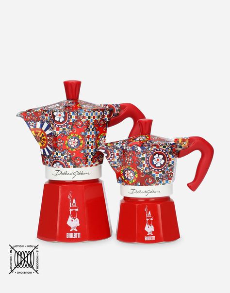 Moka Express medium BIALETTI DOLCE&GABBANA Cap Of Coffee, Bialetti Moka, Home Pantry, Italian Espresso, Coffee Ritual, Induction Stove, Moka Pot, Tea Kettles, Italian Coffee