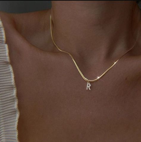 Initial Necklace Aesthetic, Letter Jewelry, Womens Chokers, Initial Name, Letter Pendant Necklace, Color Necklace, Initial Necklace Gold, Classic Necklace, Long Chain Necklace