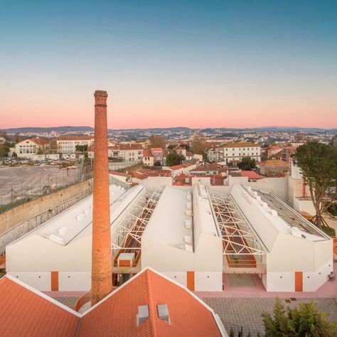 Image 17 of 39 from gallery of The New Life of Industrial Architecture in Cities: 20 Renovations and Conversions of Old Factories and Warehouses. António Granjo Mixed Use Complex / Fragmentos. Image © Fernando Guerra | FG+SG Industrial Factory Architecture, Old Factory Renovation, Warehouse Architecture, Warehouse Renovation, Industry Architecture, Warehouse Conversion, Urban Habitat, Factory Architecture, Renovation Architecture