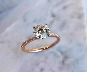 Honey Jewelry, Ring Selfie, Edwardian Ring, Engagement Ring Ideas, Future Engagement Rings, Gold Rings Stackable, Ring Inspo, Stunning Engagement Ring, Dream Engagement