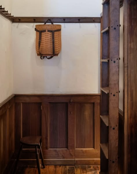 8 Shaker-Style Design Ideas from The Commerce Inn in NYC Shaker Interior Design, Shaker House, Shaker Interior, Shaker Home, Bedroom Victorian, Shaker Design, Kitchen Guide, Shaker Furniture, Tiny House Movement