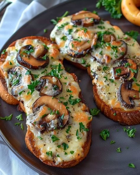 Mushroom Cheese Bread, Cheese And Mushroom Toastie, Mushroom Toast Appetizer, Creamy Mushroom Toast, Gourmet Toast Ideas, Mushroom Toast Recipe, Mushroom Toastie, Savory Food Recipes, Garlic Toasts