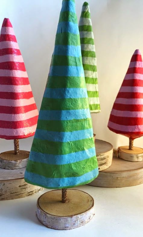 Paper Mache Christmas Tree, Paper Mache Tree, Diy Paper Mache, Paper Mache Christmas, Paper Mache Projects, Mache Art, How To Make Christmas Tree, Paper Mache Sculpture, Paper Mache Crafts