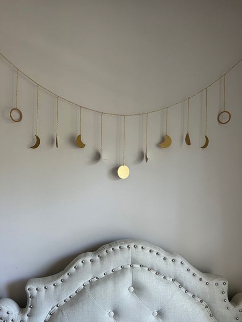 Moon And Sun Bedroom Ideas, Moon And Stars Room Decor, Moon And Stars Room Aesthetic, Space Aesthetic Decor, Diy Room Decor Ideas Wall Decorations, Astrology Bedroom Aesthetic, Moon Aesthetic Room, Moon Themed Bedroom, Moon Room Aesthetic