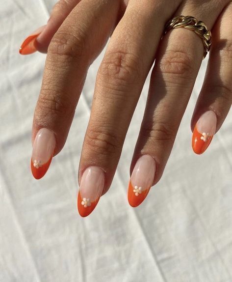 Simple Orange flower nails 🧡 Kutek Disney, Unghie Sfumate, Summery Nails, Her Nails, Orange Nails, Manicure Y Pedicure, Spring Nail, Fire Nails, Nail Designs Spring