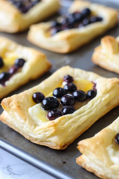 Blueberry Lemon Pastries Lemon Curd Ideas, Lemon Pastries, French Holiday Recipes, Cool Meals, Fancy Pastries, Heavenly Dessert Recipe, Blueberry Toast, Party Appetizer Ideas, Recipe Using Lemons