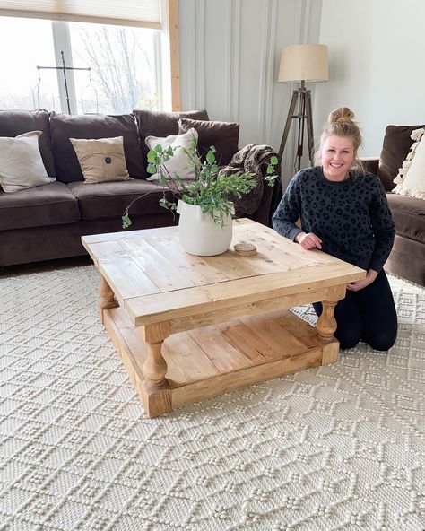 Diy Modern Farmhouse Coffee Table, Large Square Coffee Table Diy, Diy Big Coffee Table, Farmhouse Diy Coffee Table, Plans For Coffee Table, Redoing A Coffee Table, Coffee Table Farmhouse Wood, Square Rustic Coffee Table, Pine Coffee Table Diy