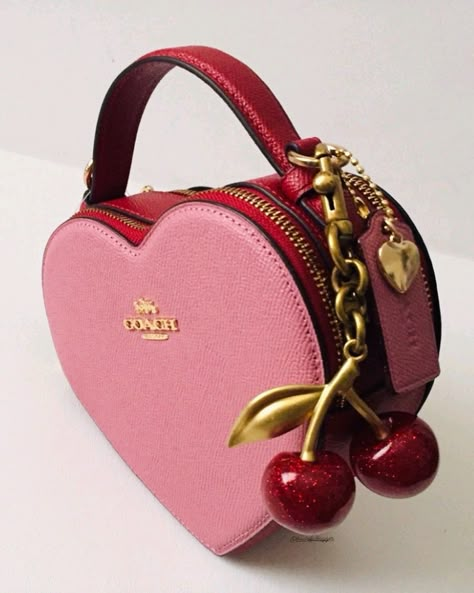 Luxury Bags Collection, Handbag Essentials, Dream Bags, Girly Bags, Luxury Purses, Heart Bag, Fancy Bags, Pretty Bags, Cute Purses