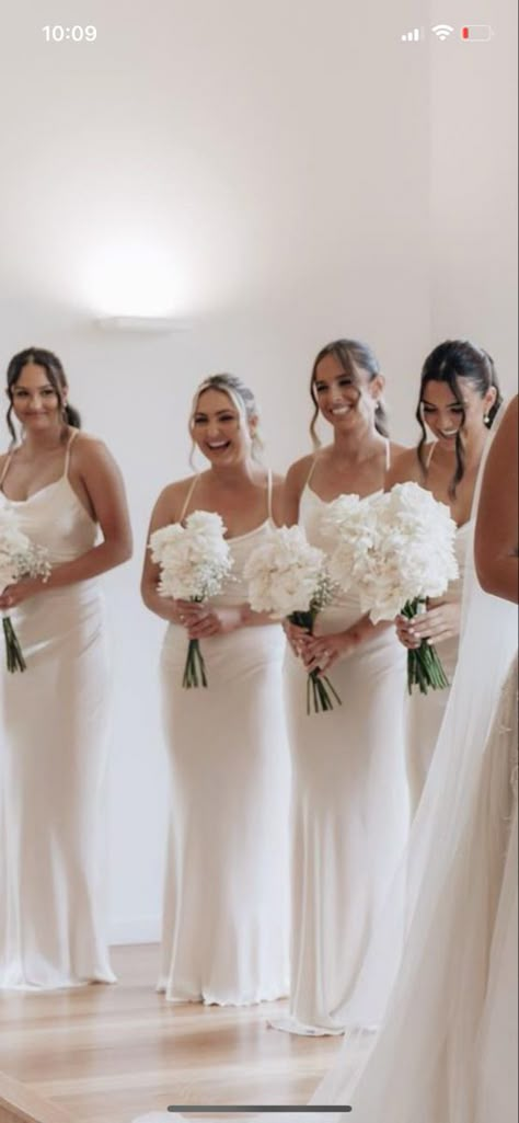 White Flowers Bridesmaid Bouquet, Affordable Bridesmaid Bouquet, Bridesmaids White Bouquets, Small White Rose Bridesmaid Bouquet, Bridesmaids Single Flower Bouquet, Long Stem Bridesmaid Bouquet, White Bouquet Wedding Bridesmaid, Bridesmaid Flowers White, All White Bridesmaid Bouquet