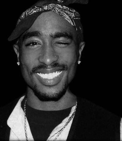 I loveee himmmm n his music I Love Tupac, Tupac Photos, Desain Merek, Tupac Wallpaper, Tupac Pictures, 2 Pac, Rap God, Tupac Shakur, Best Rapper