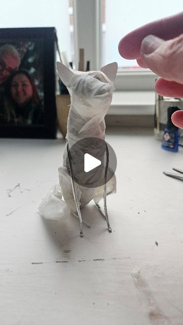 Diana Parkhouse - Paper Artist Person on Instagram: "Hello. It's weird being at home. I've still got so far to go. There's a lot I can do for myself now, but it's relative to what I couldn't do. Which was nothing. I couldn't even feed myself when I was completely paralysed. Now I can, but I'm not great at preparing it. And definitely not my evening meal. As part of my physical therapy for my hands/cognition though I've decided making foxes will help. Isn't that lucky for you lot? 😂 .. My paper mache sculptures are made from newspaper, wire, glue, paper medical tape, book pages (Shakespeare), and watercolour paint. .. #craftingcommunity #handmadewithlove #sculptureart #papermacheart #papermache #papiermache #sculpting #folkart #paperlover #britishcraft #handmadeuk #sculptorofinstagram #pa Paper Mache Art Sculpture, Diy Fairy Wings, Papier Mache Doll, Paper Mache Dolls, Making Paper Mache, Paper Fox, Paper Art Sculpture, Face Painting Easy, Puppet Making