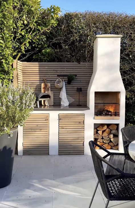 Small Bbq Area Ideas, Outdoor Kitchen Farmhouse, Barbeque Design, Small Balcony Ideas Apartment Diy, Balcony Ideas Apartment Diy, Outdoor Barbeque, Small Balcony Ideas Apartment, Outdoor Fireplace Patio, Farmhouse Designs