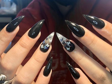 Grad Accessories, Point Nails, Pointy Nails, Pointed Nails, Stiletto Nails Designs, French Acrylic Nails, Black Ombre, Nails Done, Stiletto Nails