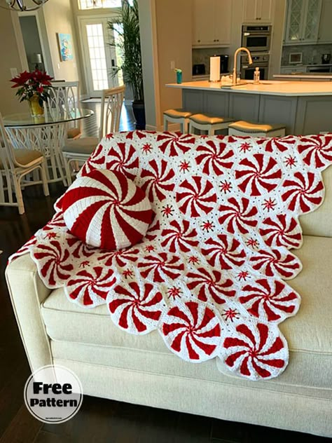 Peppermint Pillow Crochet Pattern Free Peppermint Blanket, Xmas Crochet, Christmas Crochet Blanket, Christmas Crochet Patterns Free, Crochet Holiday, Crochet Pillow Pattern, Crochet Blanket Designs, Crochet Christmas Decorations, Crochet Throw Blanket