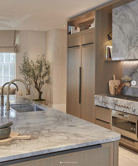 Kitchen With Marble, Sophie Paterson Interiors, Kitchen Inspiration Design, Style At Home, Counter Tops, Kitchen Style, Dream Home Design, Home Decor Kitchen, Interior Design Kitchen