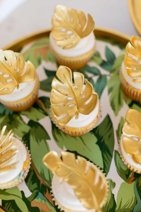 Palm Leaf Cupcakes, Tropical Leaf Cupcakes, Tropical Wedding Cupcakes, Tropical Cupcake Ideas, Tropical Cupcakes Decoration, Tropical Theme Cupcakes, Tropical Dessert Table, Leaf Cupcakes, Engagement Party Desserts