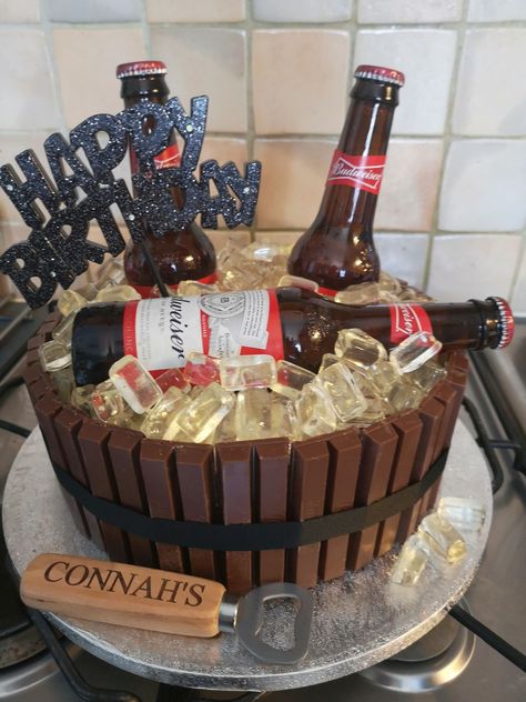 Budweiser kit kat ice bucket birthday cake 🍻 Budweiser Cake Ideas, Beer Birthday Cake For Men, Budweiser Cake, Ice Bucket Cake, Bdy Cake, 21st Cake Ideas, 21st Bday Cake, Sheet Cake Ideas, Birthday Beer Cake