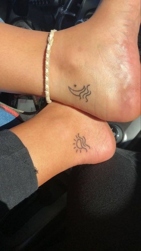 Ankle Tattoo For Girl, Small Foot Tattoos, Tato Minimal, Tattoo Placements, Tattoo Trend, Small Tattoos With Meaning, Inspiration Tattoos, Small Tattoos Simple, Bff Tattoos