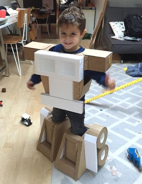 Optimus Prime Costume Diy, Transformers Cosplay, Transformer Halloween Costume, Optimus Prime Costume, Transformer Costume, Transformers Birthday Parties, Robot Craft, Cardboard Costume, Transformer Party