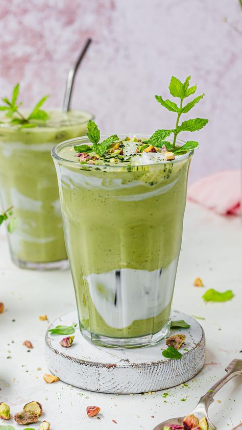 Iced Pistachio Matcha Mint Shake 🌱🥤 Fresh, vibrant, creamy and delicious this good-for-you shake is topped with coconut cream and has hidden veggies inside – who wants a glass? . I LOVE making iced lattes, frappuccinos and shakes and this matcha pistachio and mint combo is my new favourite (so much better than any coffee shop!) and the trick is to use a high-powered blender like my new NutriPro from @salteruk [ad] ✨ part of the new Kuro collection, they have everything from pans, toasters to s Pistachio Matcha, Matcha Pistachio, Matcha Shake, Watermelon Smoothie Recipes, Mint Shake, Matcha Mint, Iced Lattes, Hidden Vegetables, Matcha Tea Powder