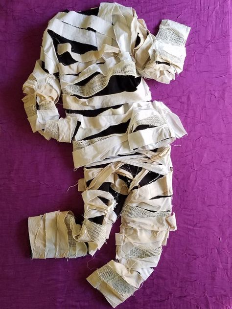 Mummy DIY Halloween Costume Family Egyptian Halloween Costumes, Women Monster Costume, Easy Sew Halloween Costumes, Diy Classic Halloween Costumes, Toddler Zombie Costume Boy, Toddler Monster Costume Diy, Kids Mummy Costume Diy, Homemade Family Halloween Costumes, Monster Family Costumes