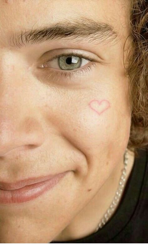 Harry Styles Eyes, Harry Styles Drawing, Harry Styles Smile, Eye Close Up, Harry Styles Aesthetic, Harry 1d, Harry Styles Cute, Harry Styles Wallpaper, Louis And Harry