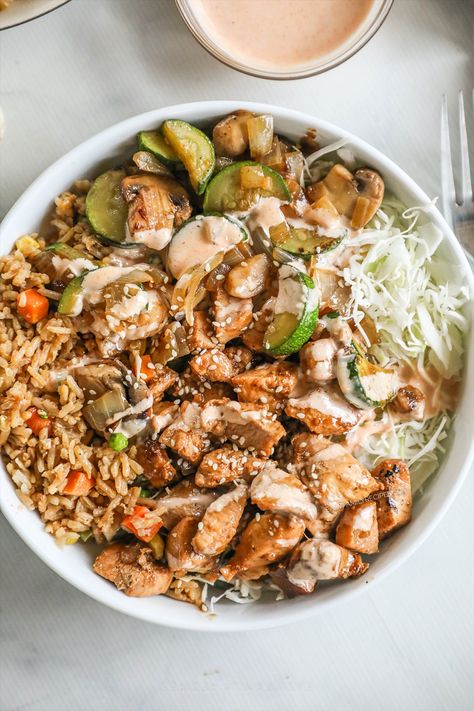 Hibachi Chicken Bowl Recipe, Healthy Meal Bowls Dinners, Hibachi Bowl Recipe, Bibibop Bowls Recipe, Asian Bowl Recipes, Chicken And Rice Bowl Recipes, Asian Chicken Rice Bowls, Easy Hibachi Chicken, Hibachi Bowls