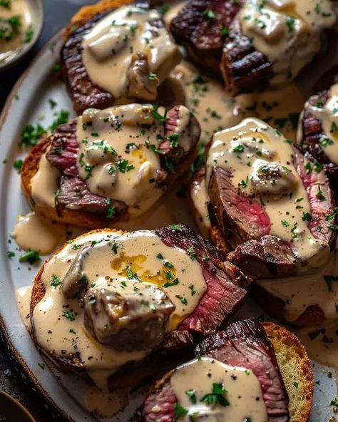 Beef Tenderloin Crostini with Parmesan Cream Sauce - Miarecipes Beef Tenderloin Crostini, Tenderloin Crostini, Steak Package, Lobster Cream Sauce, Nye Food, Chef Bobby Flay, Nye Dinner, Ham Sliders, Beef Tenderloin Recipes