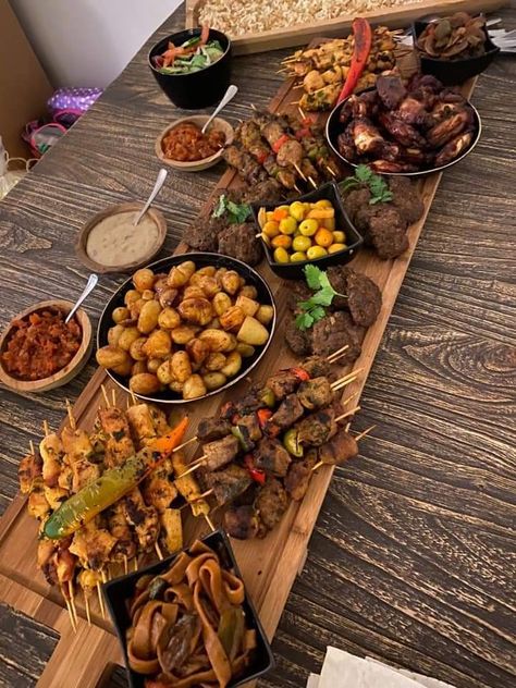 African Catering Ideas, African Brunch Ideas, African Brunch, Appetizer Aesthetic, African Buffet, Aesthetic Food Recipes, Food Food Recipes, Home Decor Ideas Bedroom, Food Set Up