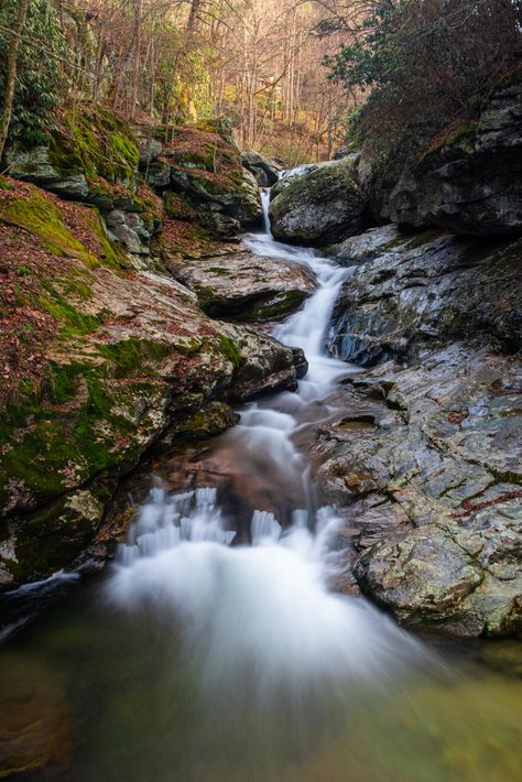 14 Prettiest Waterfalls Near Boone And Blowing Rock - Southern Trippers Burney Falls, North Carolina Vacations, Cascade Falls, Rock Waterfall, Waterfall Trail, Pisgah National Forest, Swimming Hole, Blowing Rock, Waterfall Hikes