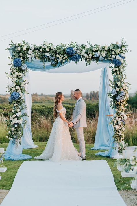 Chana Marelus, Sky Blue Weddings, Baby Blue Weddings, Blue Wedding Decorations, Wedding Archway, Outdoor Garden Wedding, Sea Wedding, Light Blue Wedding, Blue Themed Wedding