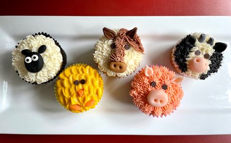 Farm Animal Cakes And Cupcakes, Cupcakes Decoration Farm Animals, Barnyard Cupcakes Farm Theme, Animal Farm Cupcakes, Farm Animal Cupcake Cake, Farm Animal Birthday Cupcakes, Farm Theme Cupcakes Barnyard Party, Easy Farm Cupcakes, Cupcakes Farm Animals