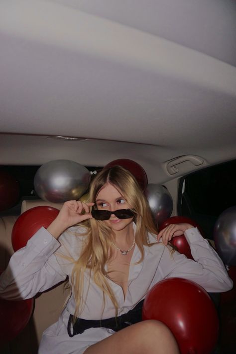 Sweet 16 Car Photoshoot, Cars Birthday Photo Shoot Ideas, Car Birthday Pictures, Car Birthday Shoot, Birthday Shoot With Car, Hot Car Photoshoot, Birthday Balloon Poses, Photo Shoot In Car, Posing With Balloons