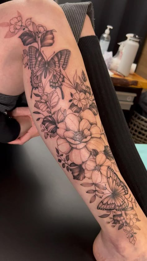 Tattoo | Hip tattoos women, Geometric sleeve tattoo, Flower leg tattoos Tattoos Tarot, Tarot Tattoos, Tato Mandala, Flower Leg Tattoos, Butterfly With Flowers Tattoo, Tattoo Hip, Girl Arm Tattoos, Mandala Tattoos, Hip Tattoos