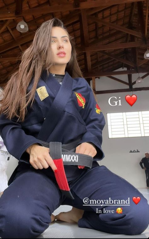 Jui Jitsu Girl, Female Jiu Jitsu, Jiu Jitsu Aesthetic, Martial Arts Outfit, Martial Arts Aesthetic, Women Jiu Jitsu, Brazilian Jiu Jitsu Women, Judo Girl, Bjj Girl