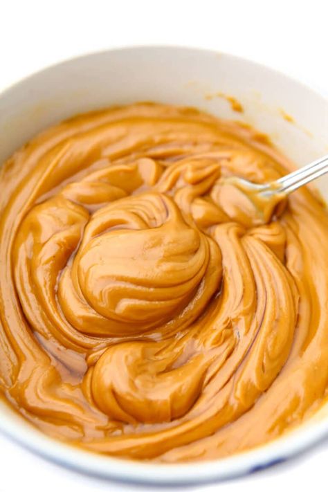 Peanut Butter Caramel Apple Dip, Low Calorie Peanut Butter, Butter Caramel Sauce, Peanut Butter Recipes Easy, Peanut Butter Dip, Peanut Butter Caramel, Caramel Apple Dip, Caramel Dip, Apple And Peanut Butter