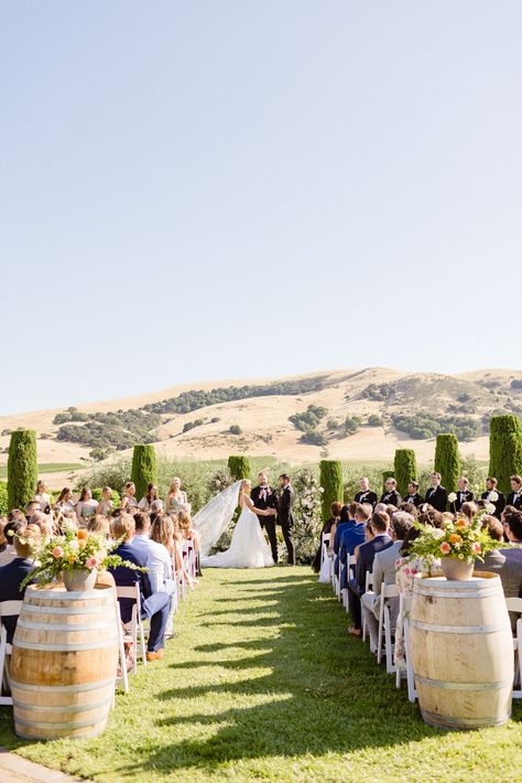 A winery wedding is the perfect mix of stunning views and relaxing ambiance. PartySlate has compiled our top 9 reasons why you should have a winery wedding. Keep reading to begin planning, and daydreaming about, your vineyard-set nuptials. Winery Wedding Alter, French Winery Wedding, Vineyard Wedding Dress The Bride, Vineyard Wedding Aisle, Napa Winery Wedding, Fall Wedding Winery, Vineyard Wedding Flowers, French Vineyard Wedding, Wedding Winery Vineyard