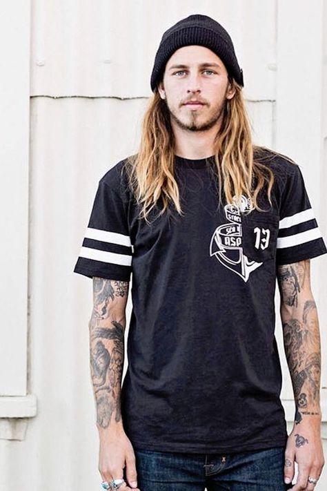 pocket tee graphic Skater Hairstyles, Hawk Hairstyle, Riley Hawk, Skater Guy, Skater Men, Oscar Hairstyles, Surfer Guys, Subtle Blonde Highlights, Blonde Dreads