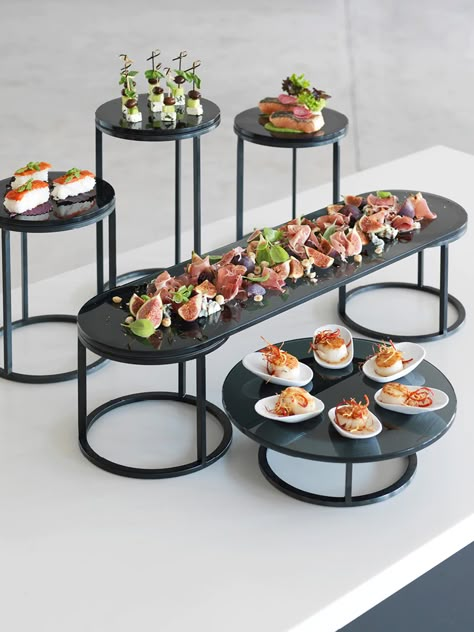 Tilt Rooftop Inspiration, Buffet Presentation, Food Display Stands, Food Presentation Plates, Catering Display, Party Food Buffet, Buffet Set, Party Food Platters, Black Food