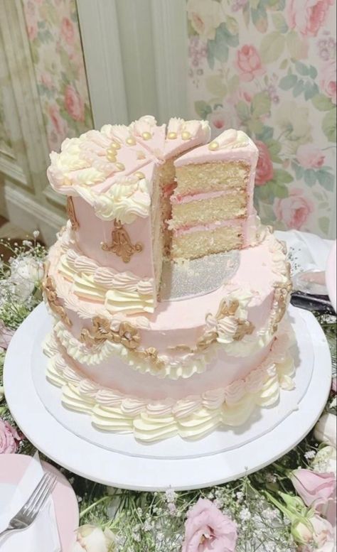 Bolo Vintage, Quince Cake, Vintage Birthday Cakes, Sweet 16 Cakes, Pretty Dessert, Cute Baking, Pink Foods, Birthday Inspo, Pretty Birthday Cakes