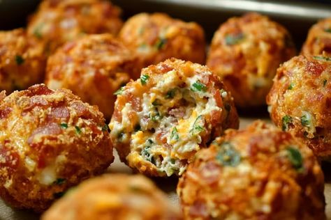 Bacon Jalapeño Popper Cheese Balls - Delicious Recipes - Easy Cooking Ideas and Tasty Dishes Jalapeño Popper Balls, Jalapeño Cheese Ball Recipes, Bacon Jalapeño Cheese Ball, Jalapeño Popper Cheese Ball, Jalapeno Cheeseball Recipes, Jalapeno Popper Appetizer, Easy Cooking Ideas, Bacon Jalapeno Poppers, Stuffed Jalapenos With Bacon