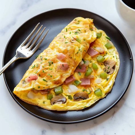 Denver Omelette - Insanely Good Denver Omelette, Denver Omelet, Omlet Recipes, Cheese Omelette, Omelette Recipe, Smoked Ham, Things To Paint, Dinner Recipes Crockpot, Hearty Breakfast