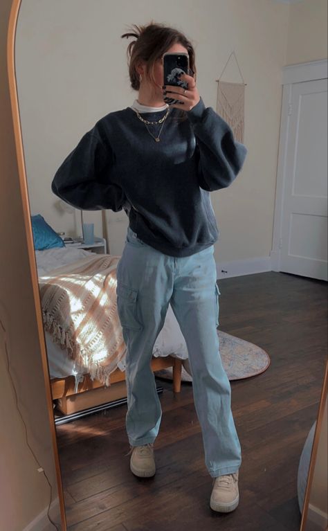 White Turtleneck Under Crewneck, Jeans And A Crewneck Outfit, Light Gray Crewneck Outfit, White Turtleneck Under Sweater, Turtle Neck Under Crewneck, Gray Crew Neck Outfit, Crew Neck Sweatshirt With Turtleneck, Light Wash Jean Outfits Winter, Outfits With Cargo Jeans Blue