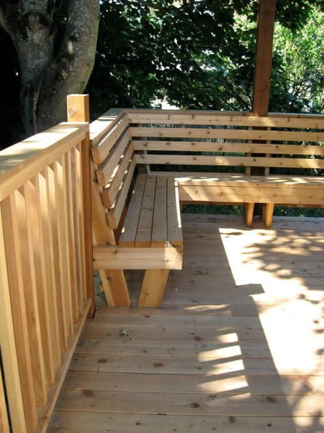 Simple Deck Ideas, Deck Bench Ideas, Exterior Table, Deck Bench Seating, Deck Seating Area, Front Porch Bench, Curved Deck, Deck Bench, Deck Seating