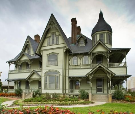 Victorian Home Backyard, Victorian Houses Exterior, Victorian Patio, New Orleans Houses, Waiting Room Ideas, Pierce Dollhouse, Moon Window, Victorian Homes Exterior, Gothic Queen